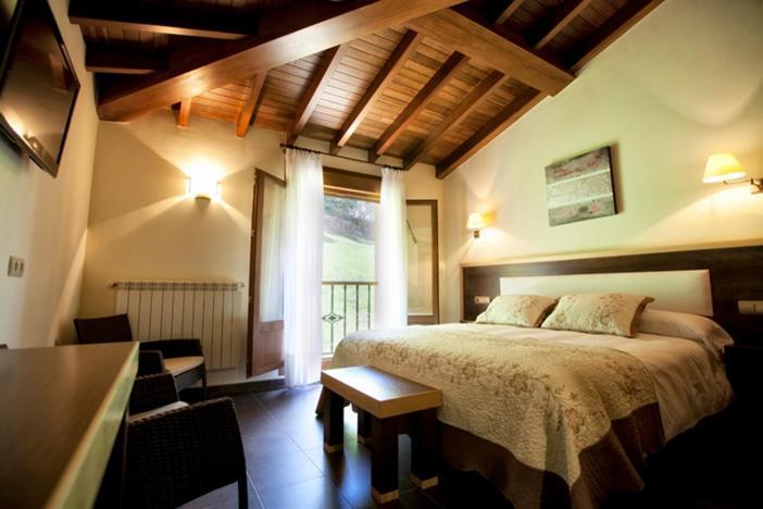 Hotel & Spa Villa De Mestas Mestas De Con Bagian luar foto